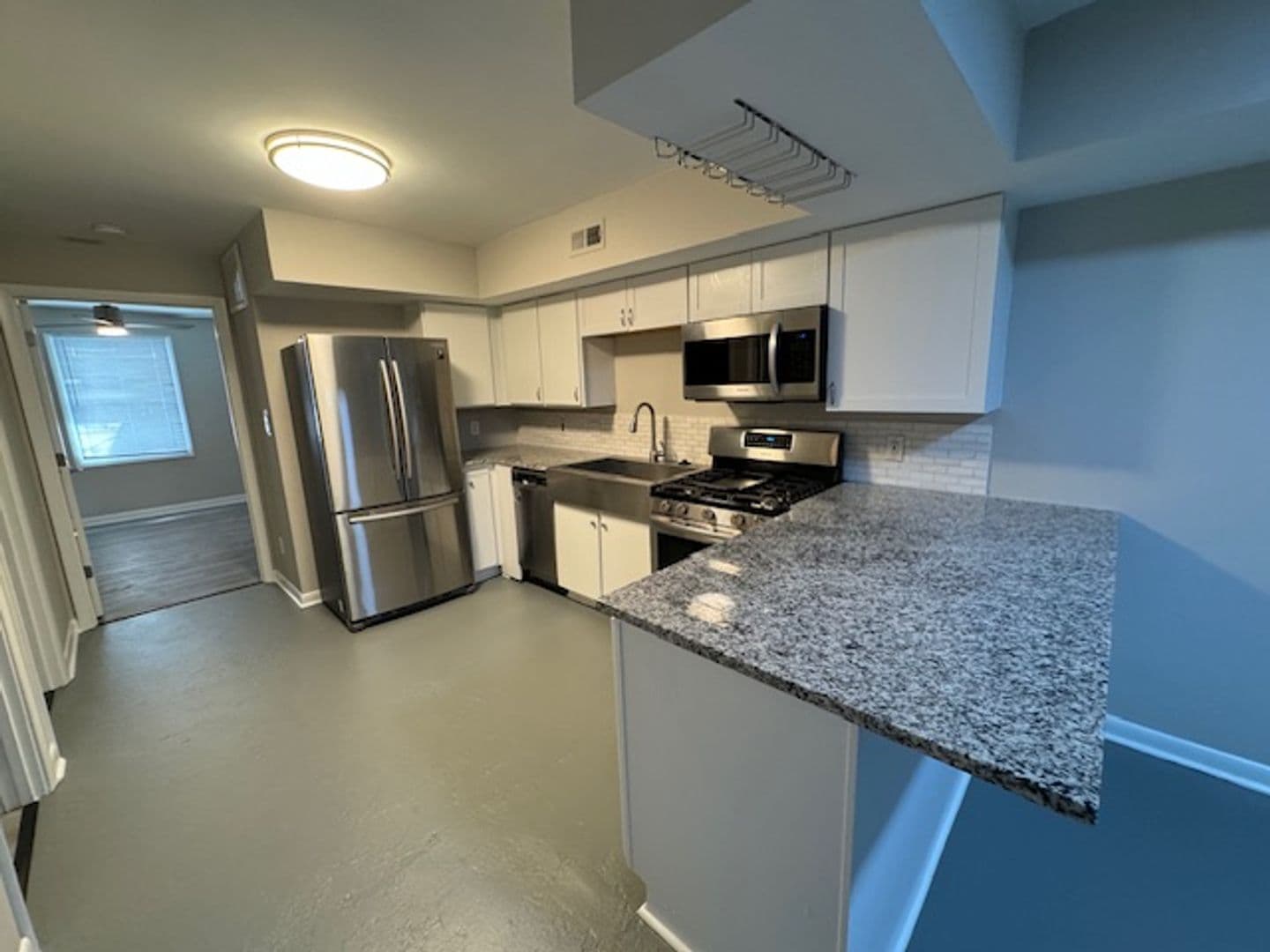 604 E. Iredell Avenue 9 of 19