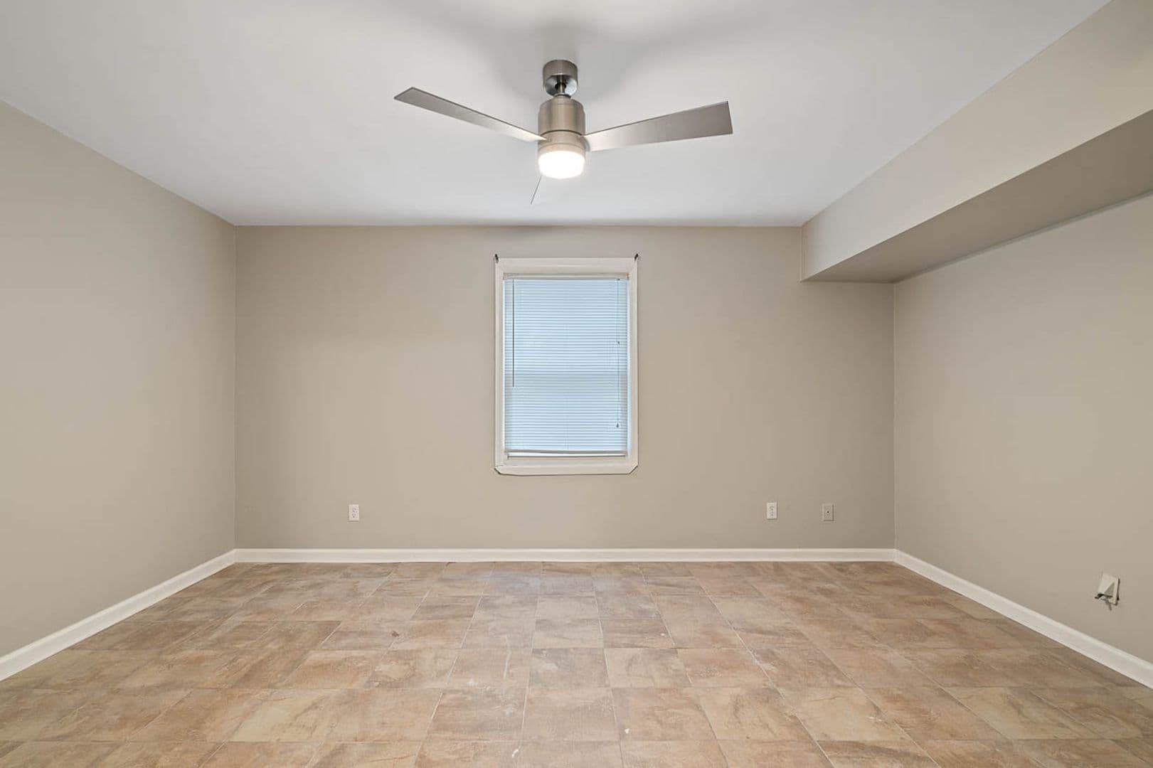 604 E. Iredell Avenue 6 of 19