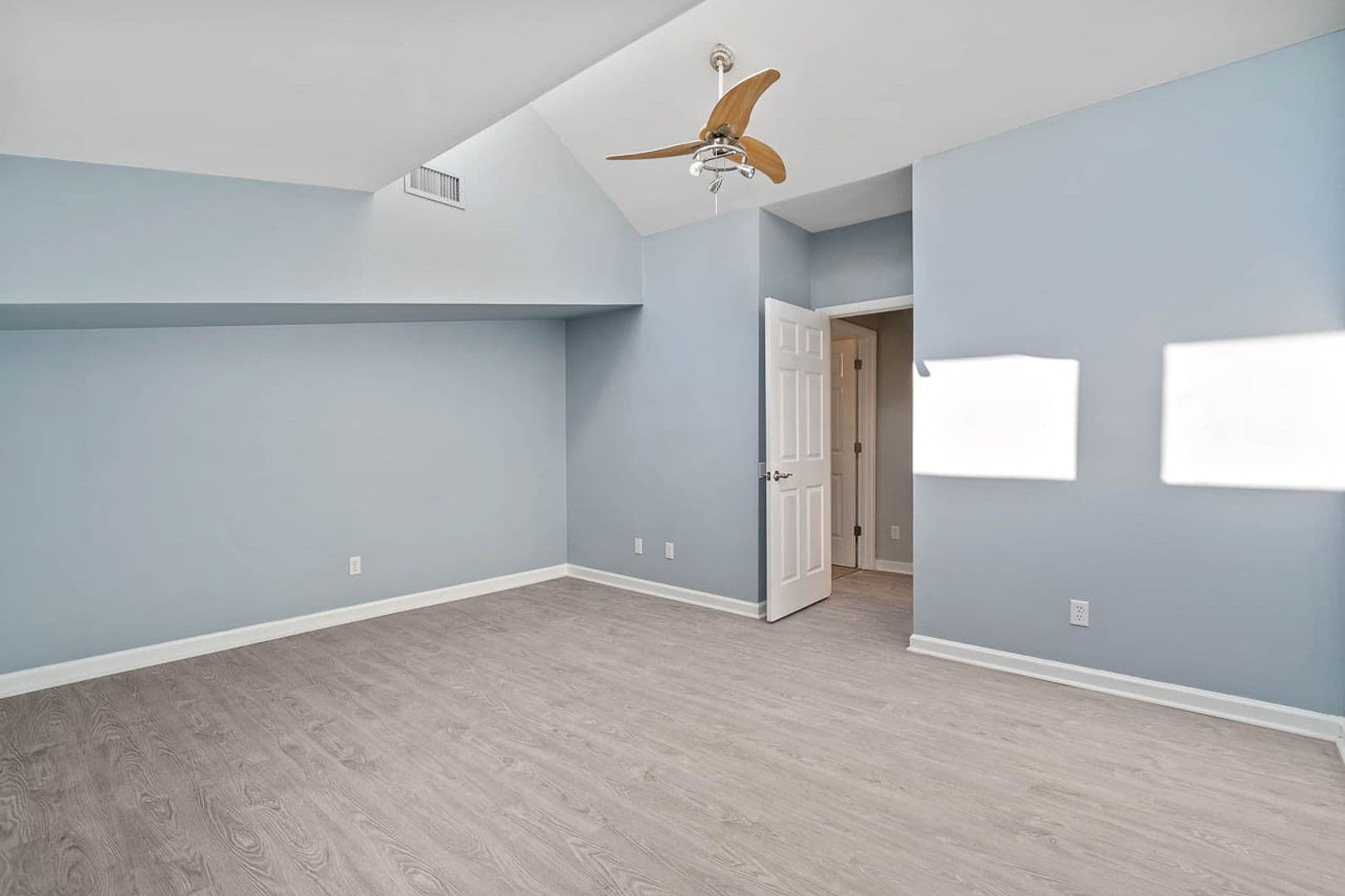 604 E. Iredell Avenue 15 of 19