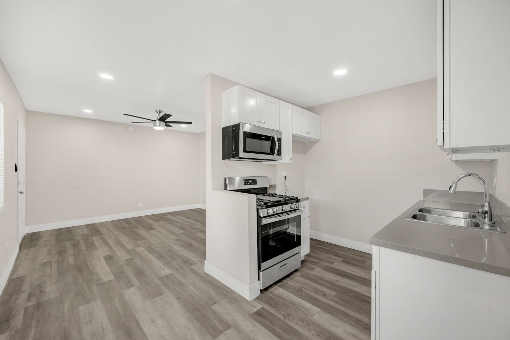Lakewood Apartments 10 of 15