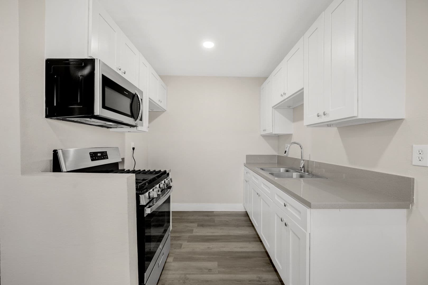 Lakewood Apartments 7 of 13