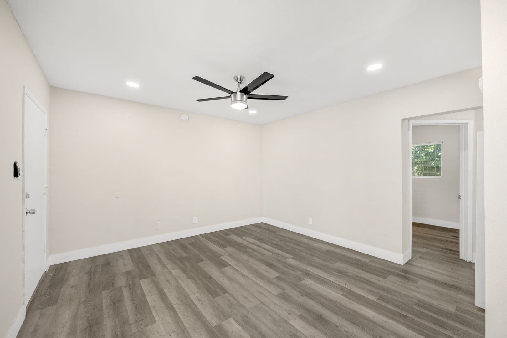 Lakewood Apartments 4 of 13