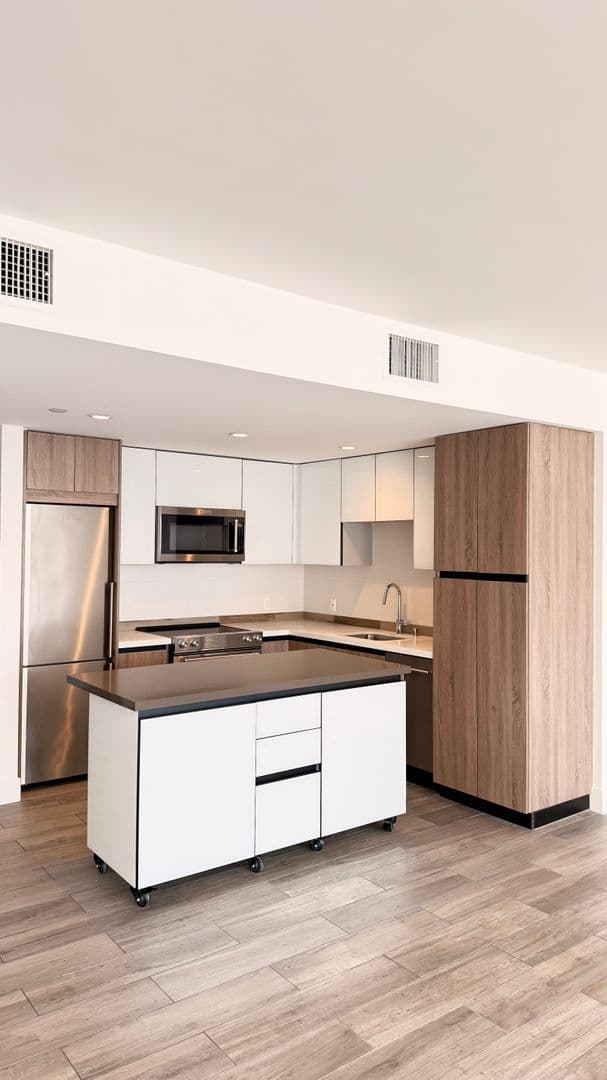 The Lofts on La Brea 2 of 7