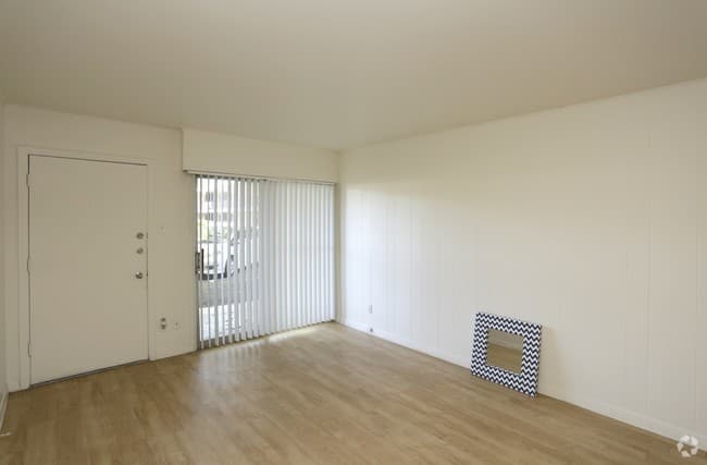 Lantana Apartments 5 of 10