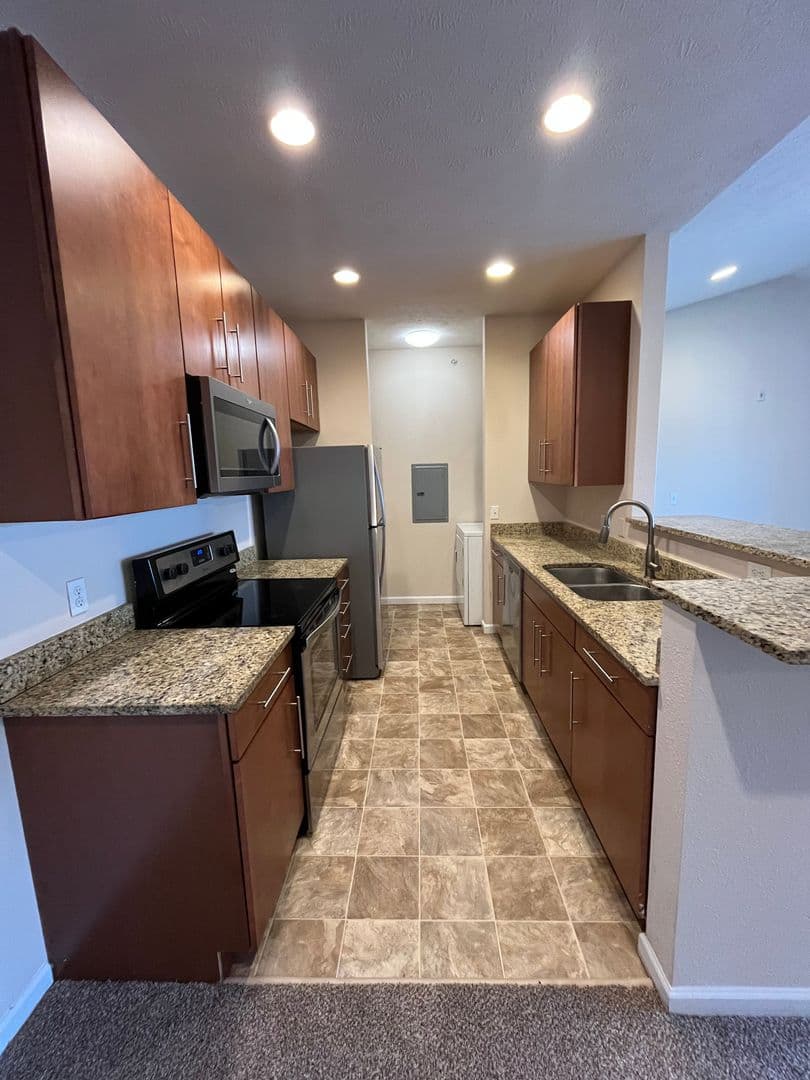 Hillsborough Pointe Apartments 6 of 11