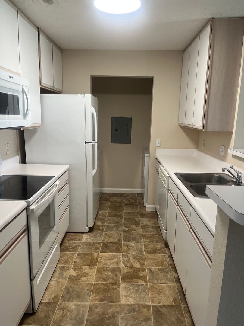 Hillsborough Pointe Apartments 7 of 10