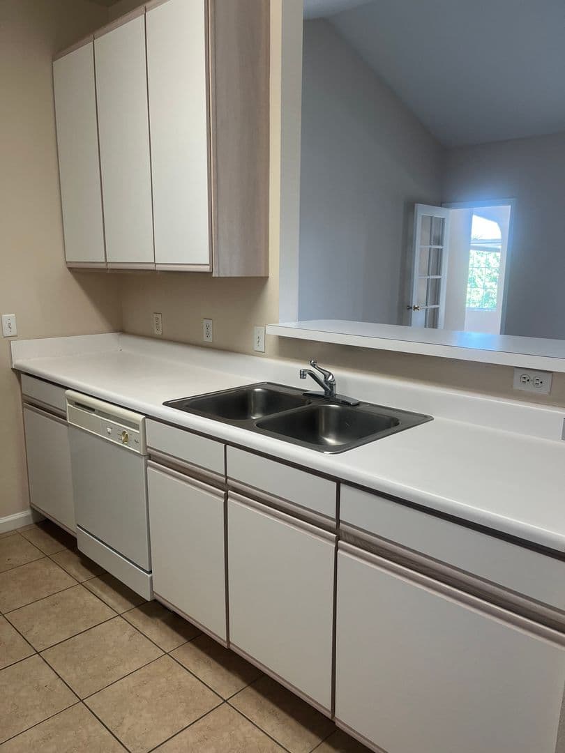 Hillsborough Pointe Apartments 7 of 11