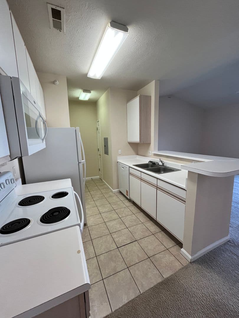 Hillsborough Pointe Apartments 5 of 10