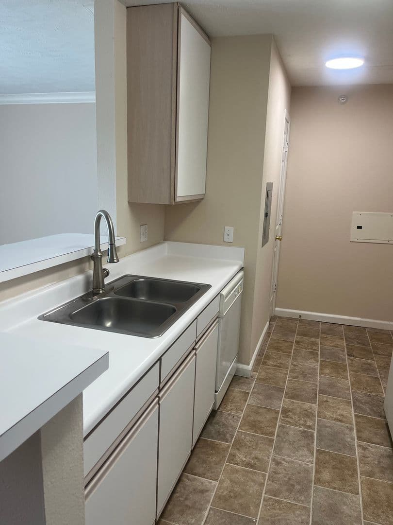 Hillsborough Pointe Apartments 7 of 11
