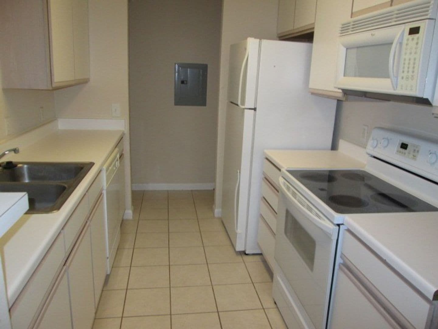Hillsborough Pointe Apartments 9 of 9
