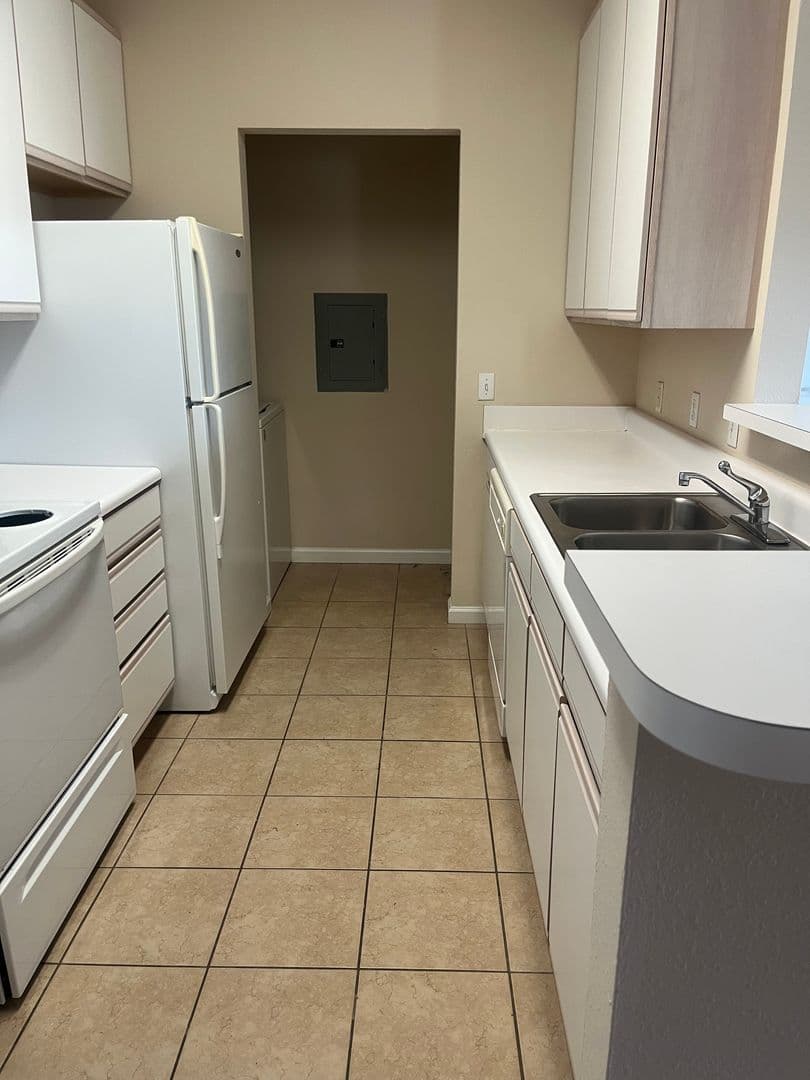 Hillsborough Pointe Apartments 1 of 11