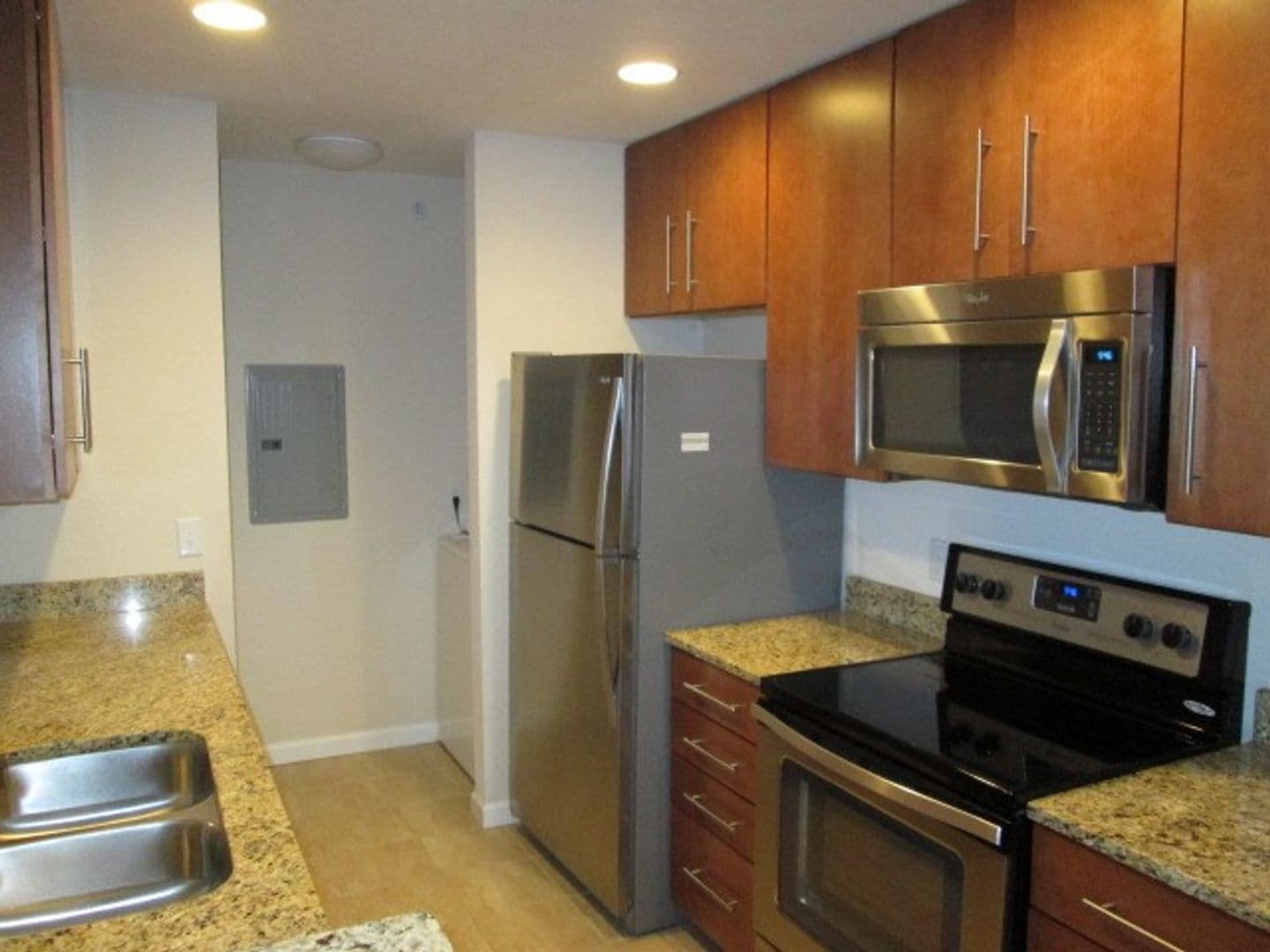 Hillsborough Pointe Apartments 1 of 11