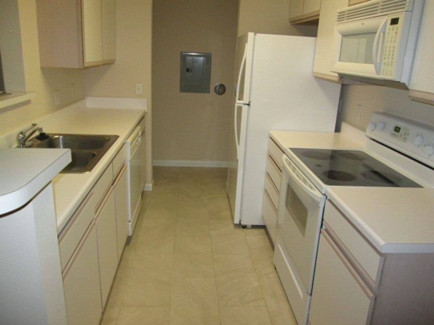 Hillsborough Pointe Apartments 4 of 9