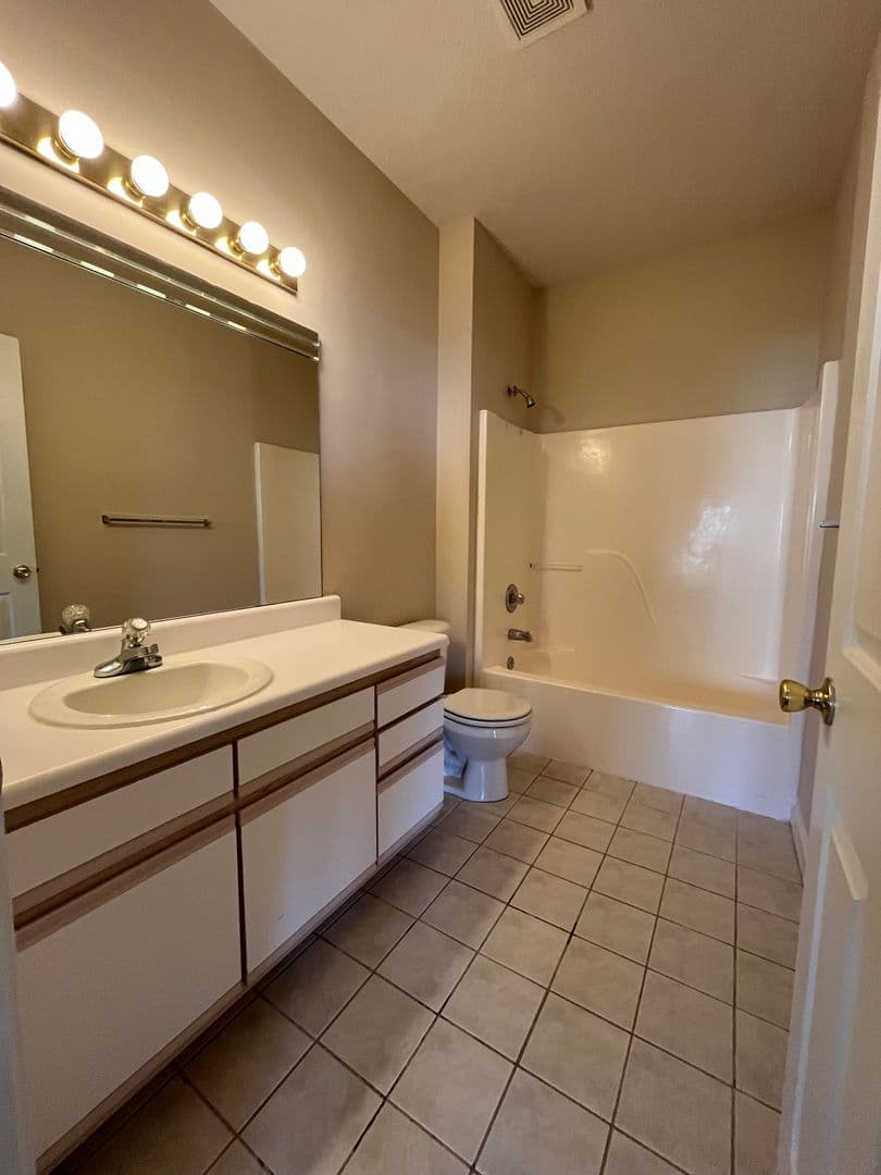 Hillsborough Pointe Apartments 7 of 10