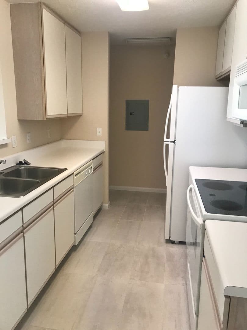 Hillsborough Pointe Apartments 7 of 9