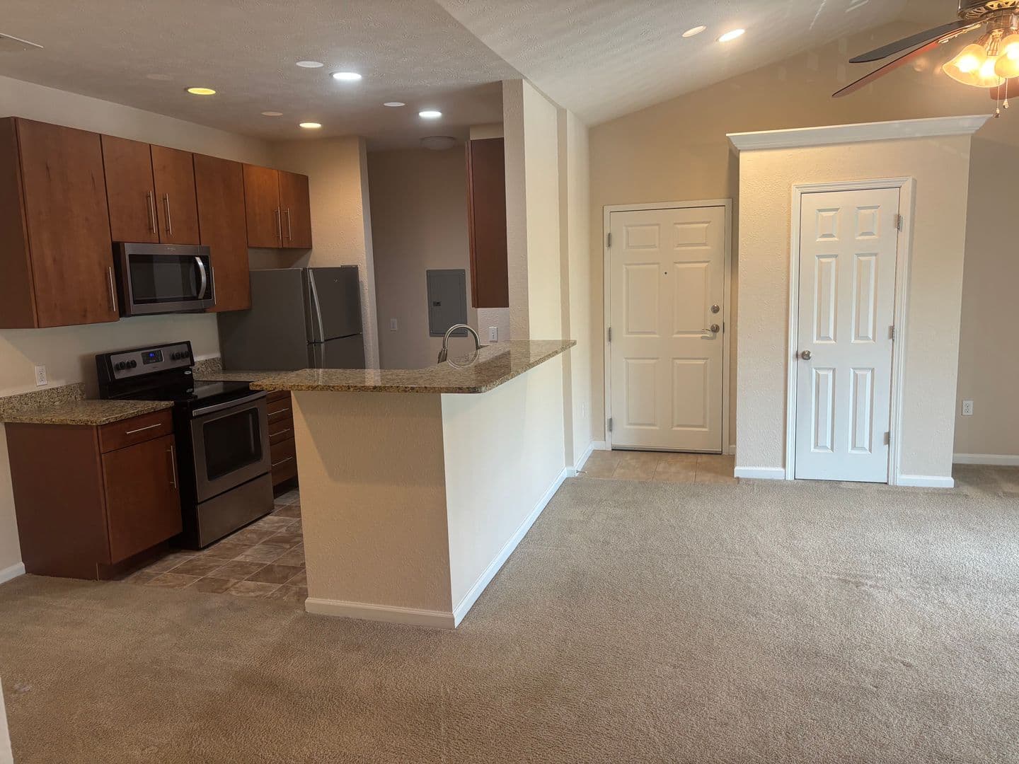 Hillsborough Pointe Apartments 1 of 8