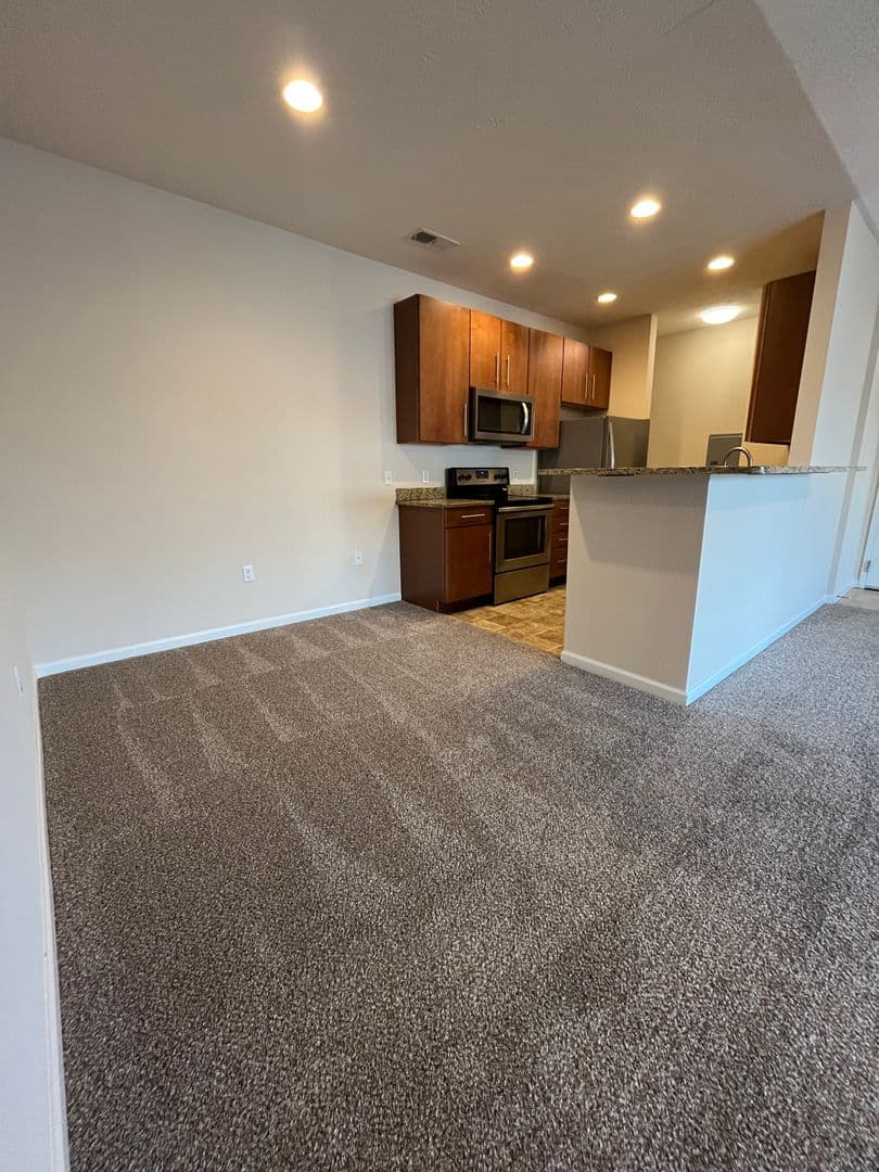 Hillsborough Pointe Apartments 1 of 11