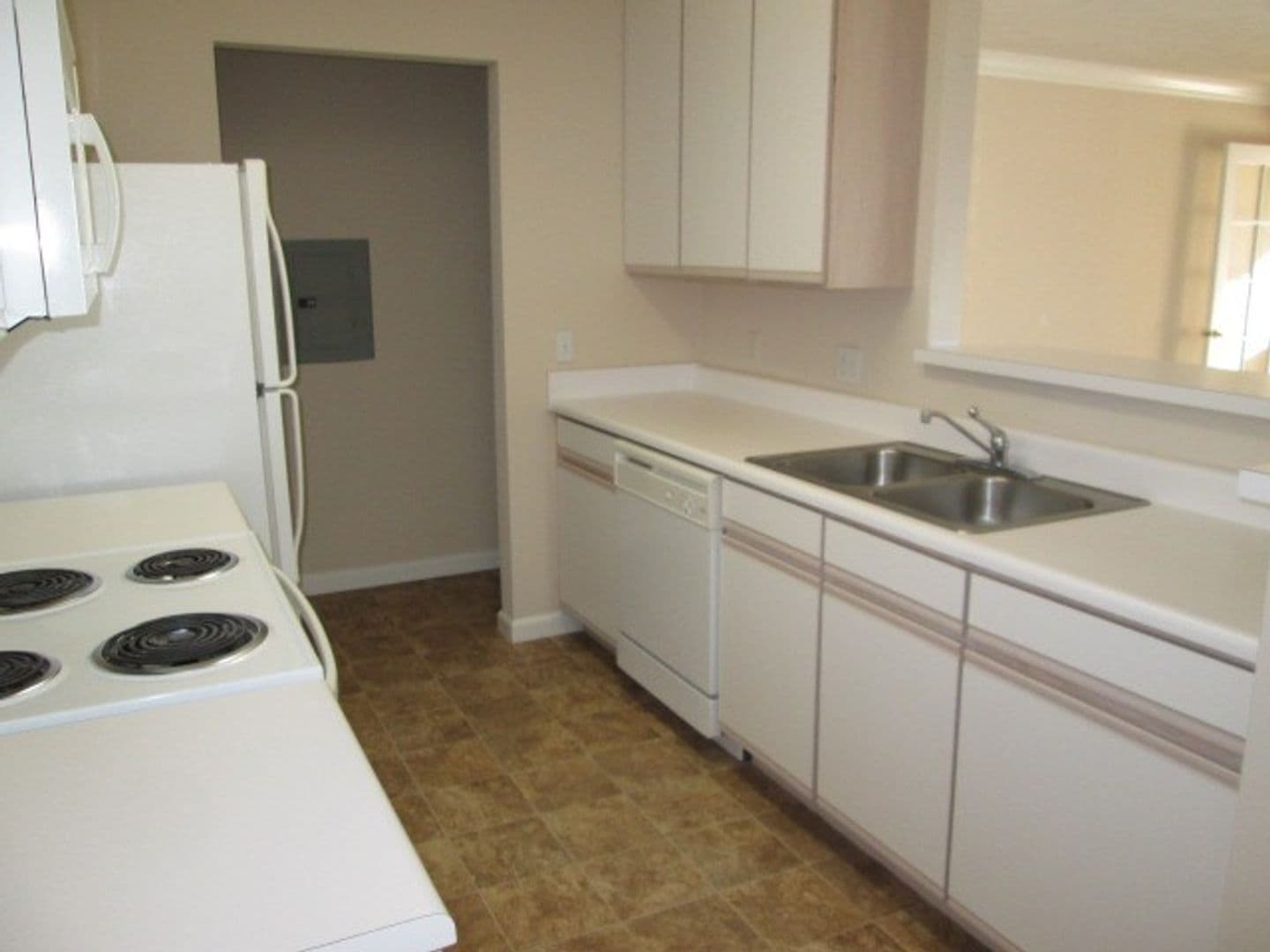 Hillsborough Pointe Apartments 7 of 12