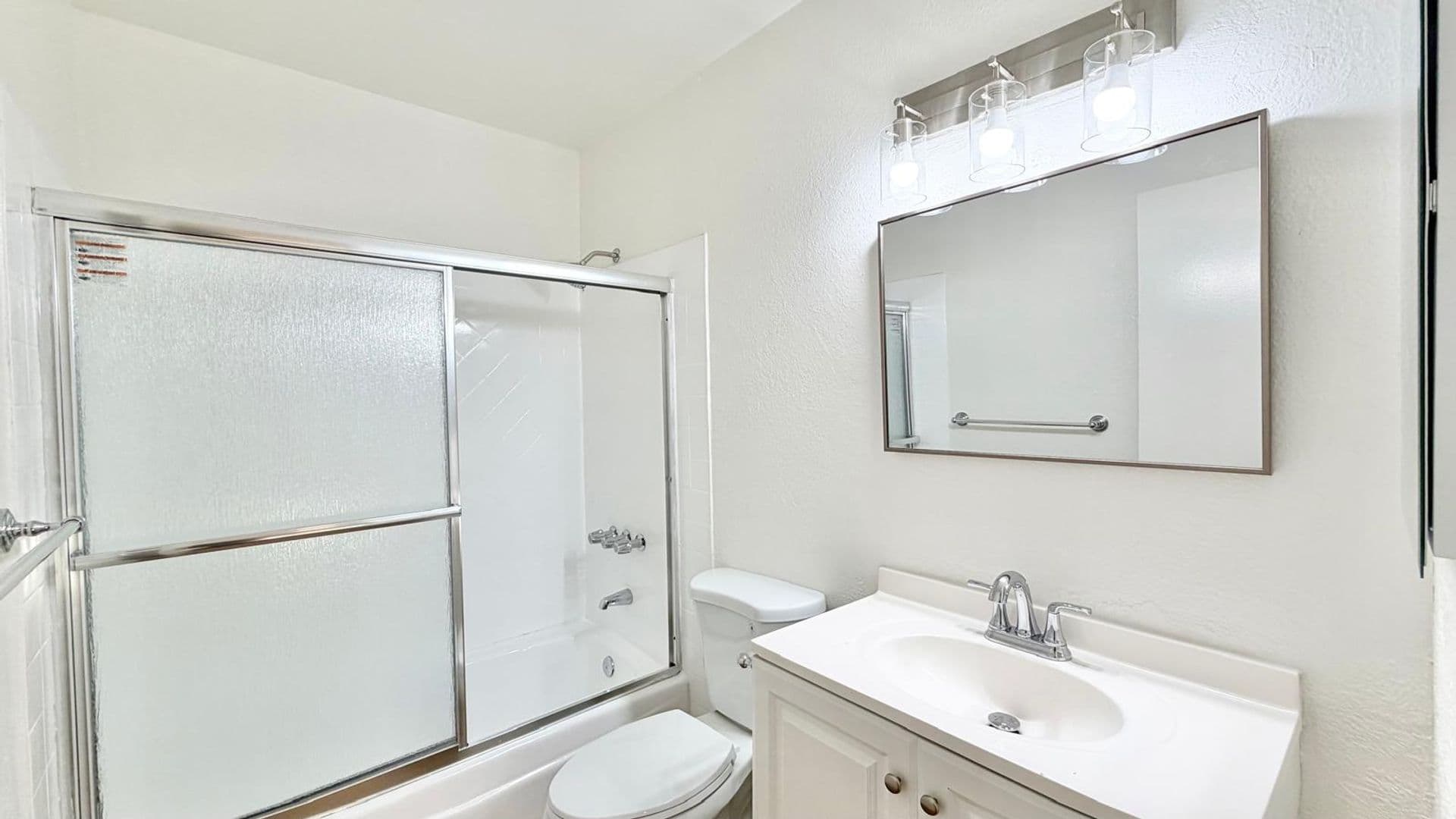 (29) 637 W. 79th 4 of 12