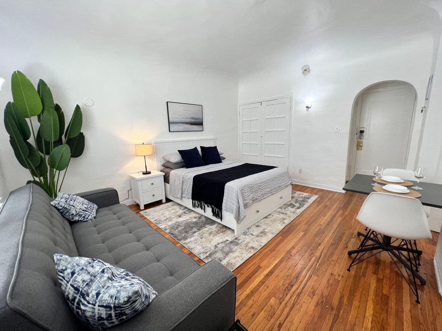 (59) 660 S. Cloverdale Ave. 2 of 12