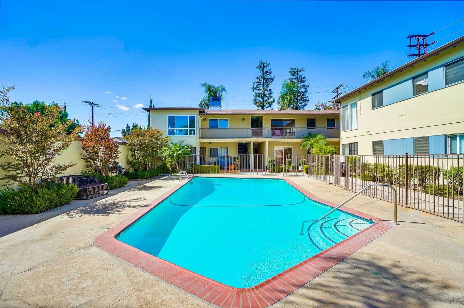 (04) 12656 Burbank 1 of 12