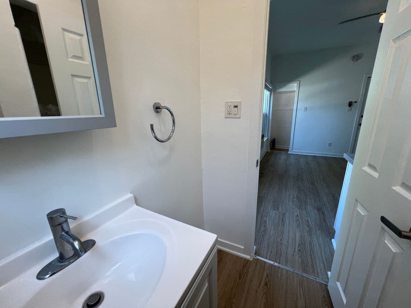 (58) 464 N. Ogden Dr. 5 of 5