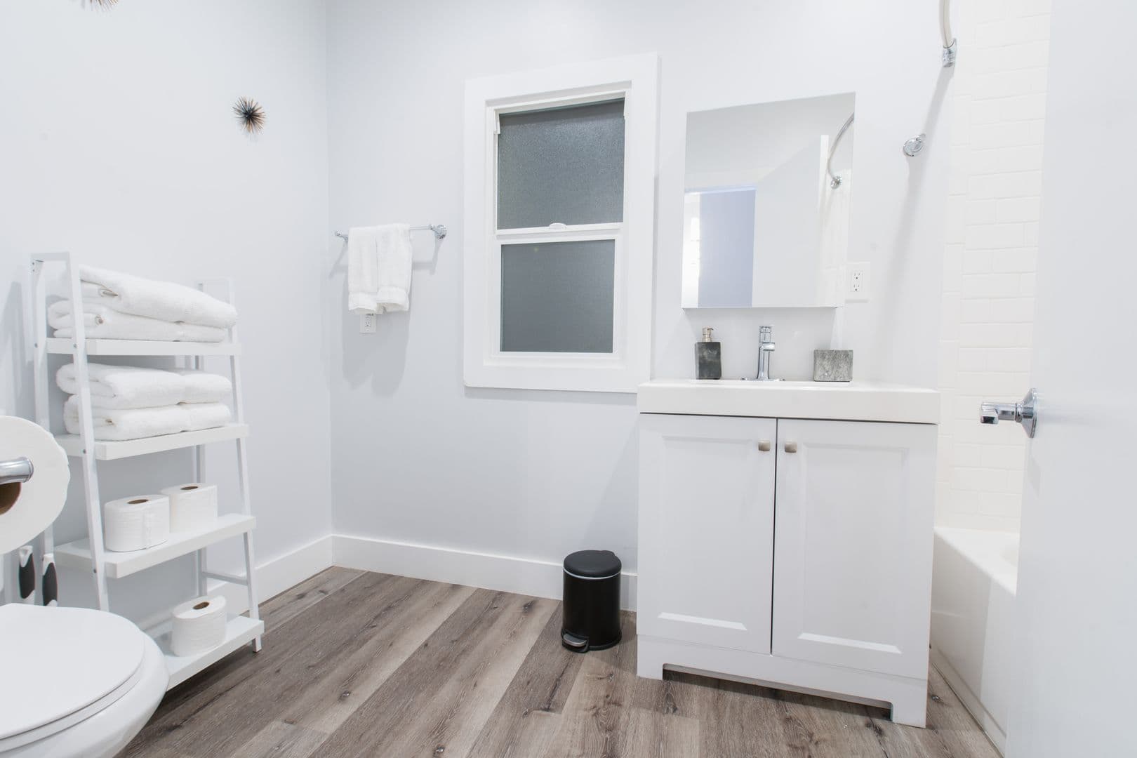(58) 464 N. Ogden Dr. 11 of 22