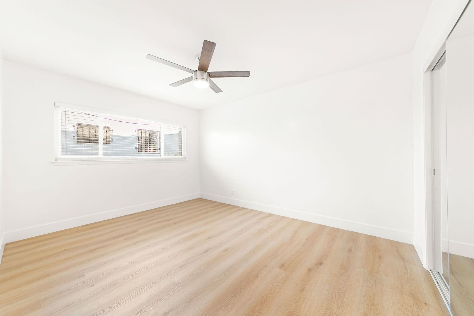 (14) 4122-4124 Palmwood 12 of 14