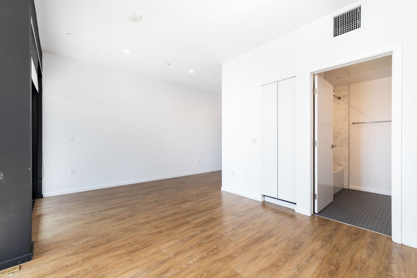 (52) Line Lofts 16 of 18