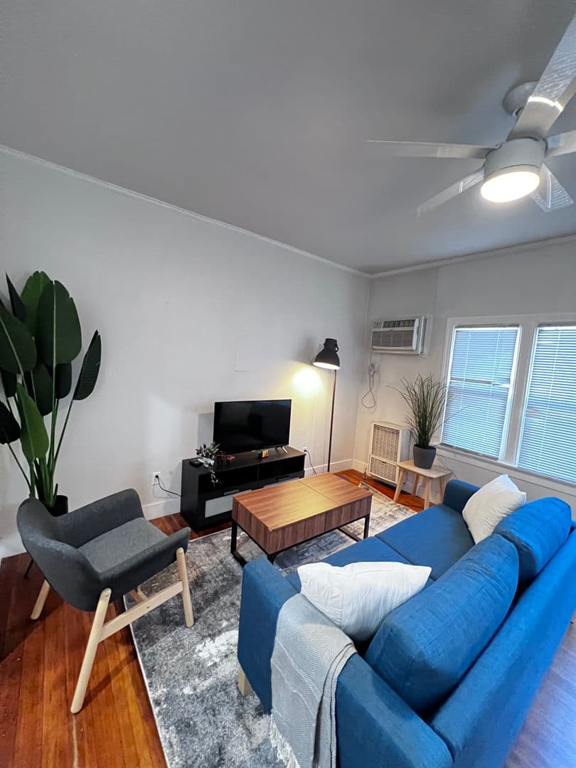 (60) 2050 Dracena Dr. 5 of 10