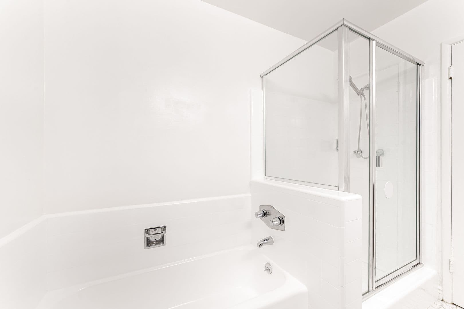 (39) Hollyview Apartments 14 of 20