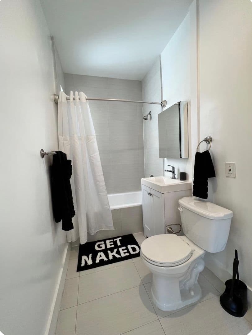 (59) 660 S. Cloverdale Ave. 4 of 7