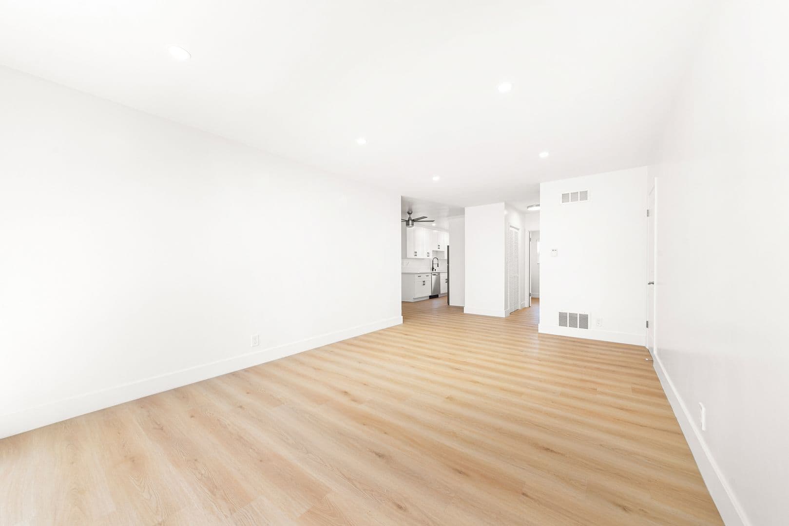 (14) 4122-4124 Palmwood 2 of 14