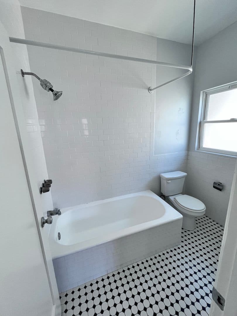 (60) 2050 Dracena Dr. 12 of 14