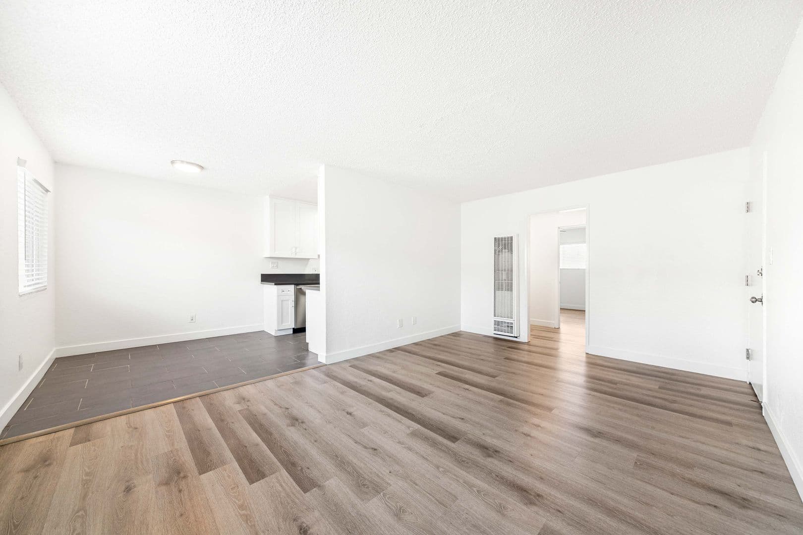 (29) 637 W. 79th 1 of 14