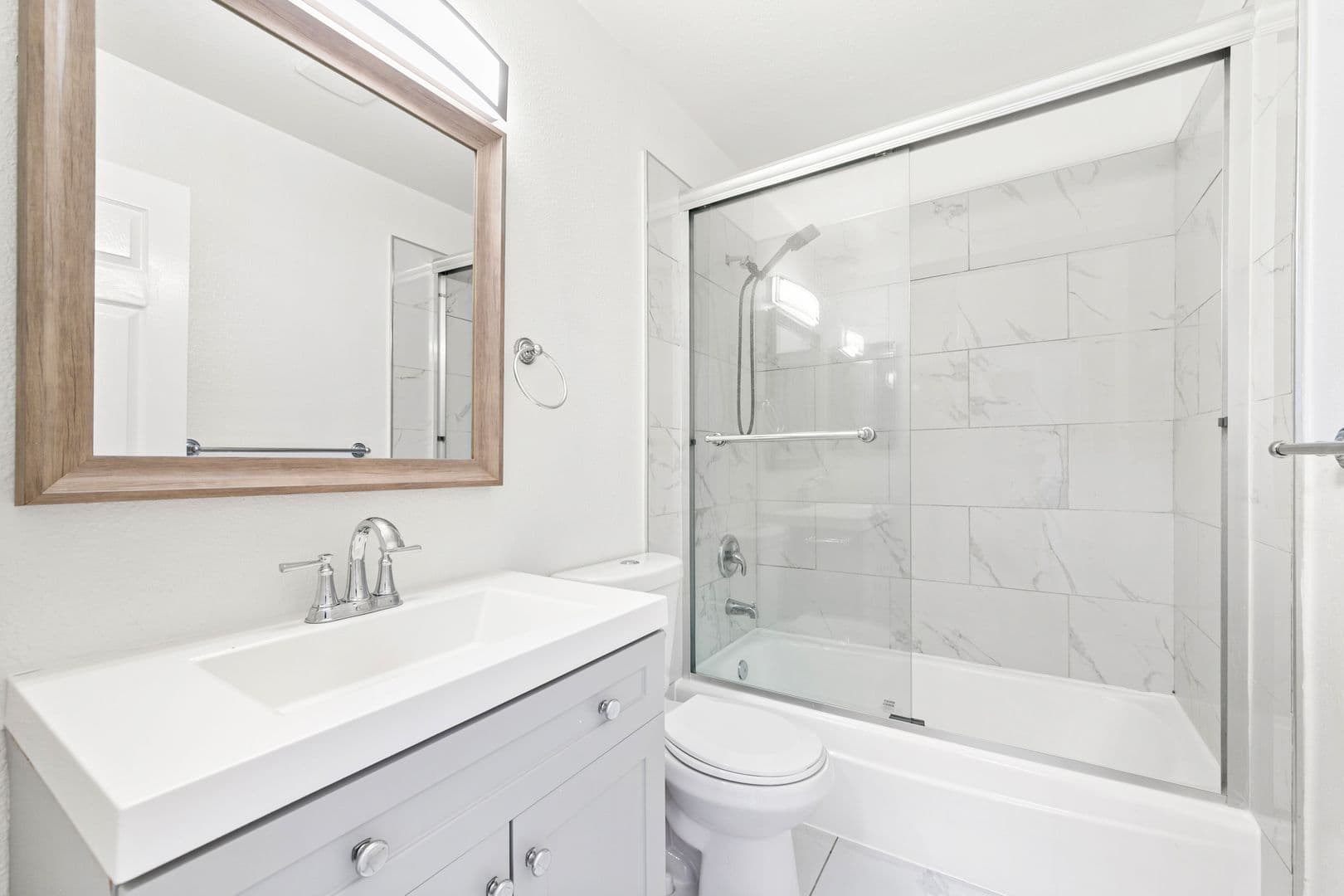 (29) 637 W. 79th 4 of 14