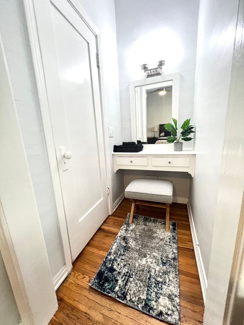 (59) 660 S. Cloverdale Ave. 11 of 11