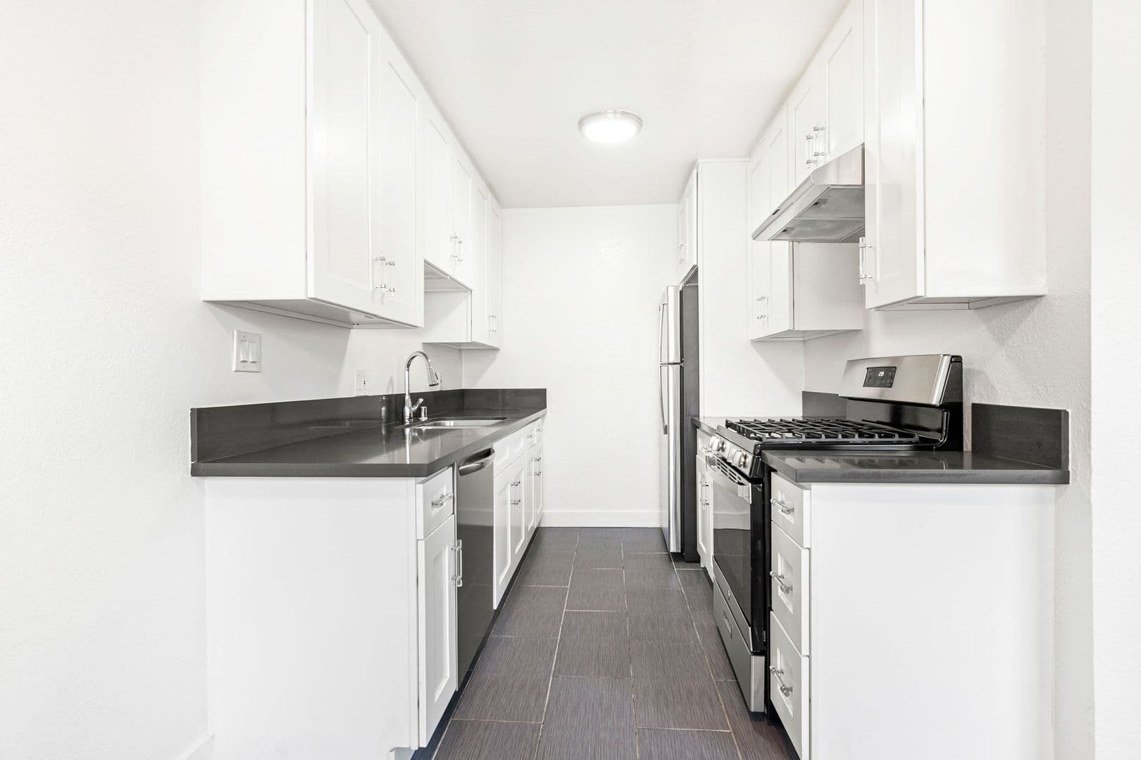 (29) 637 W. 79th 3 of 14