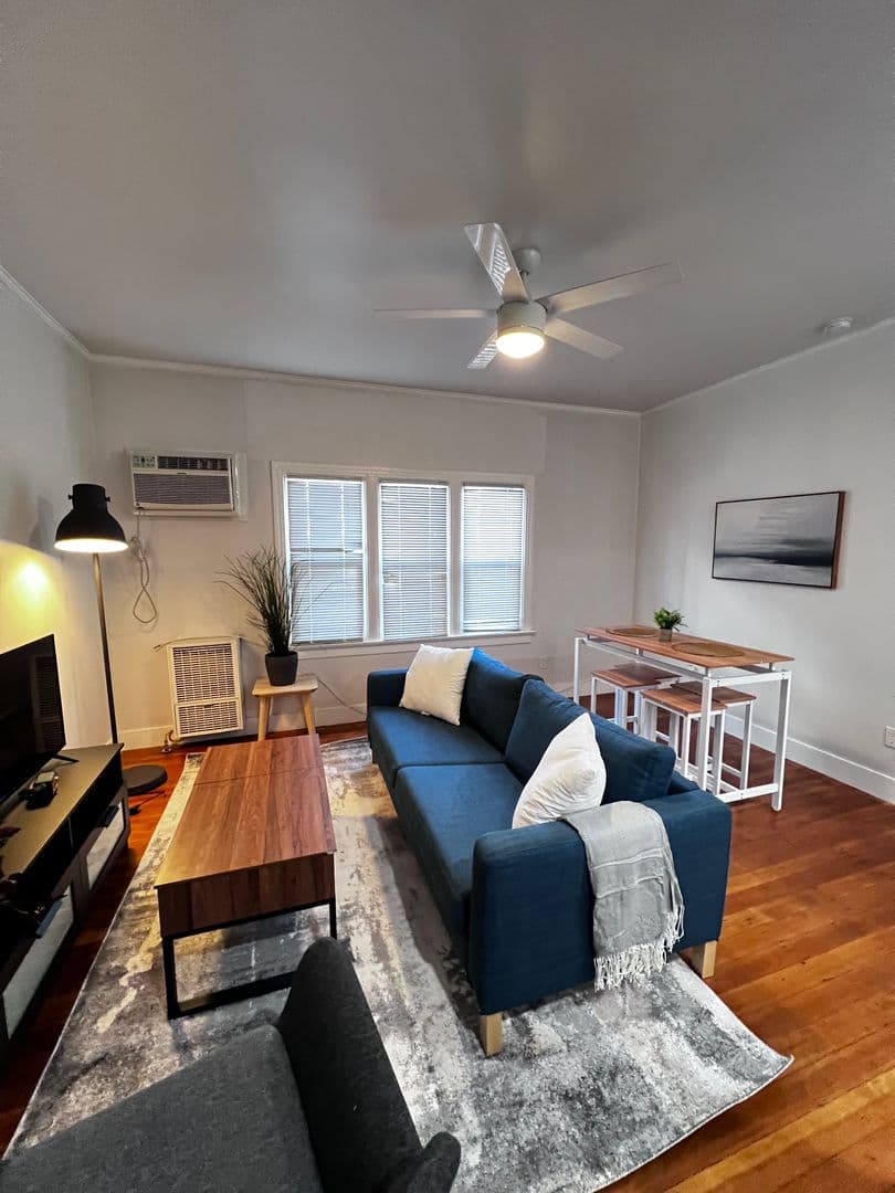 (60) 2050 Dracena Dr. 2 of 10