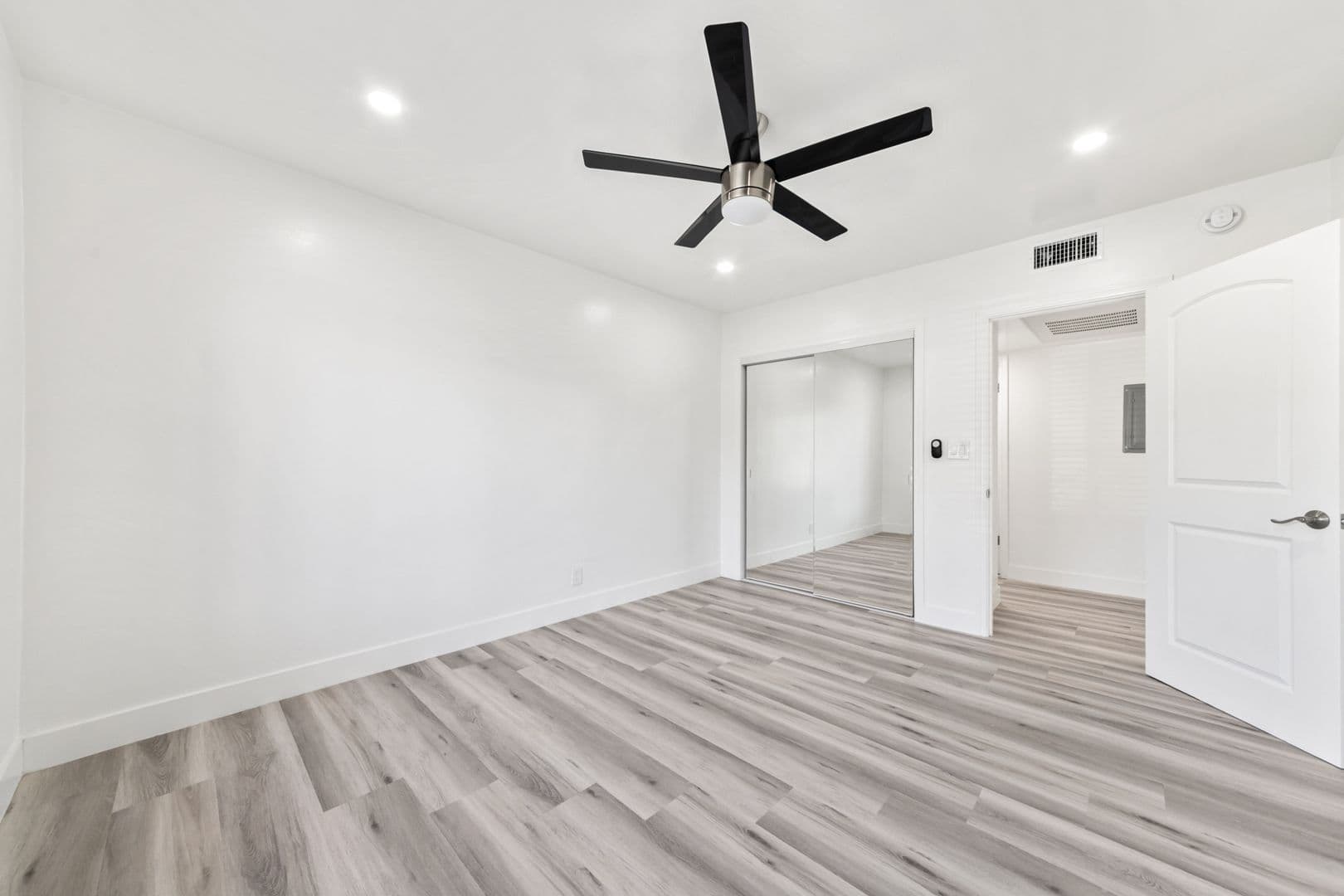 (04) 12656 Burbank 11 of 13