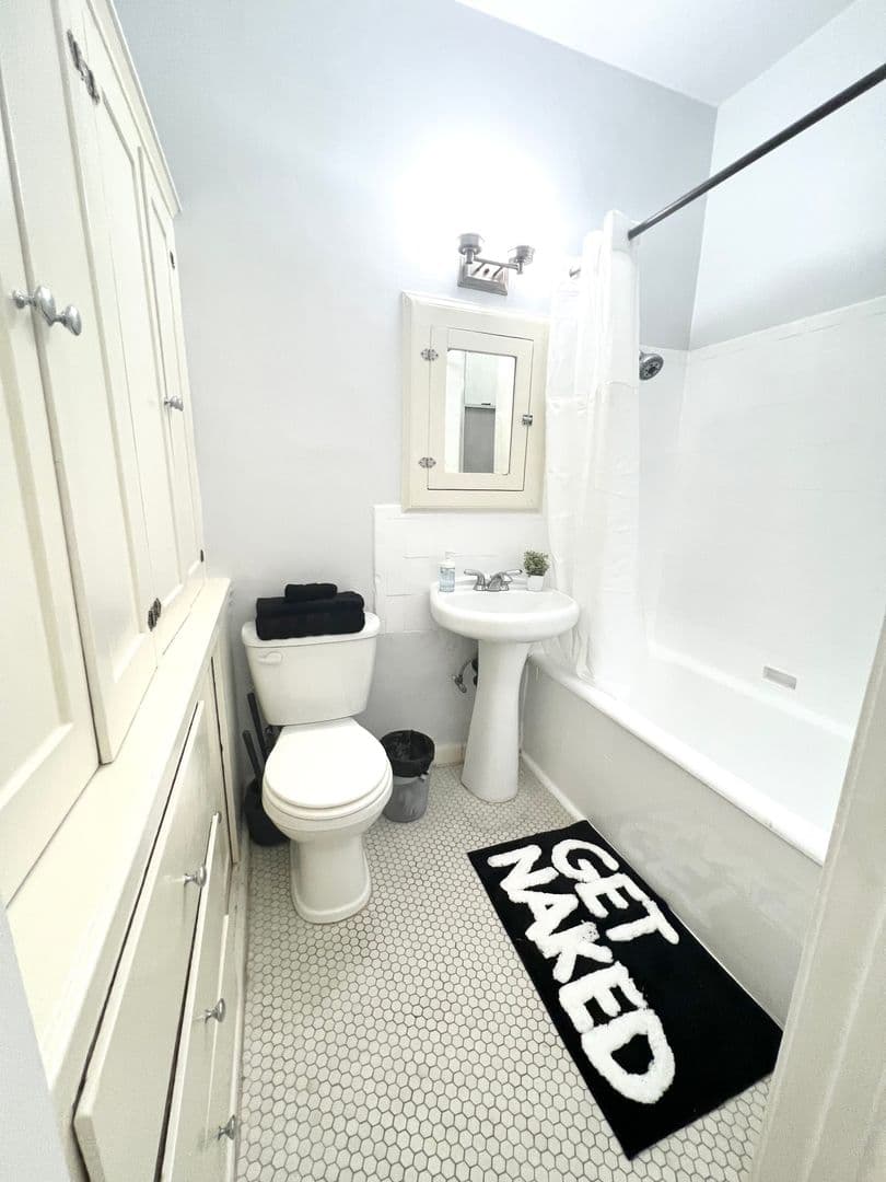 (59) 660 S. Cloverdale Ave. 10 of 11