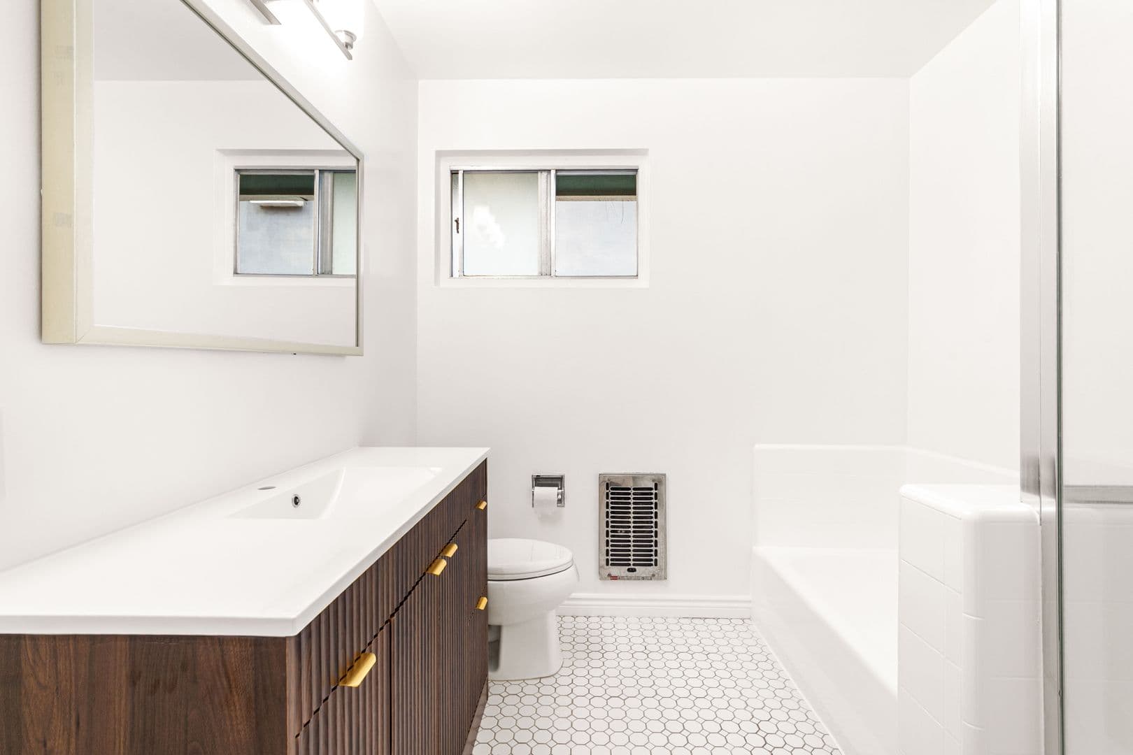 (39) Hollyview Apartments 3 of 20