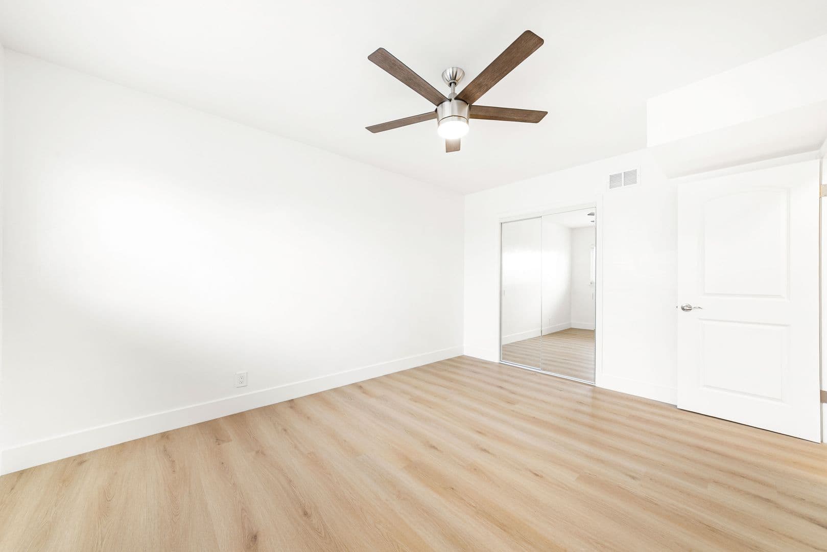 (14) 4122-4124 Palmwood 13 of 14