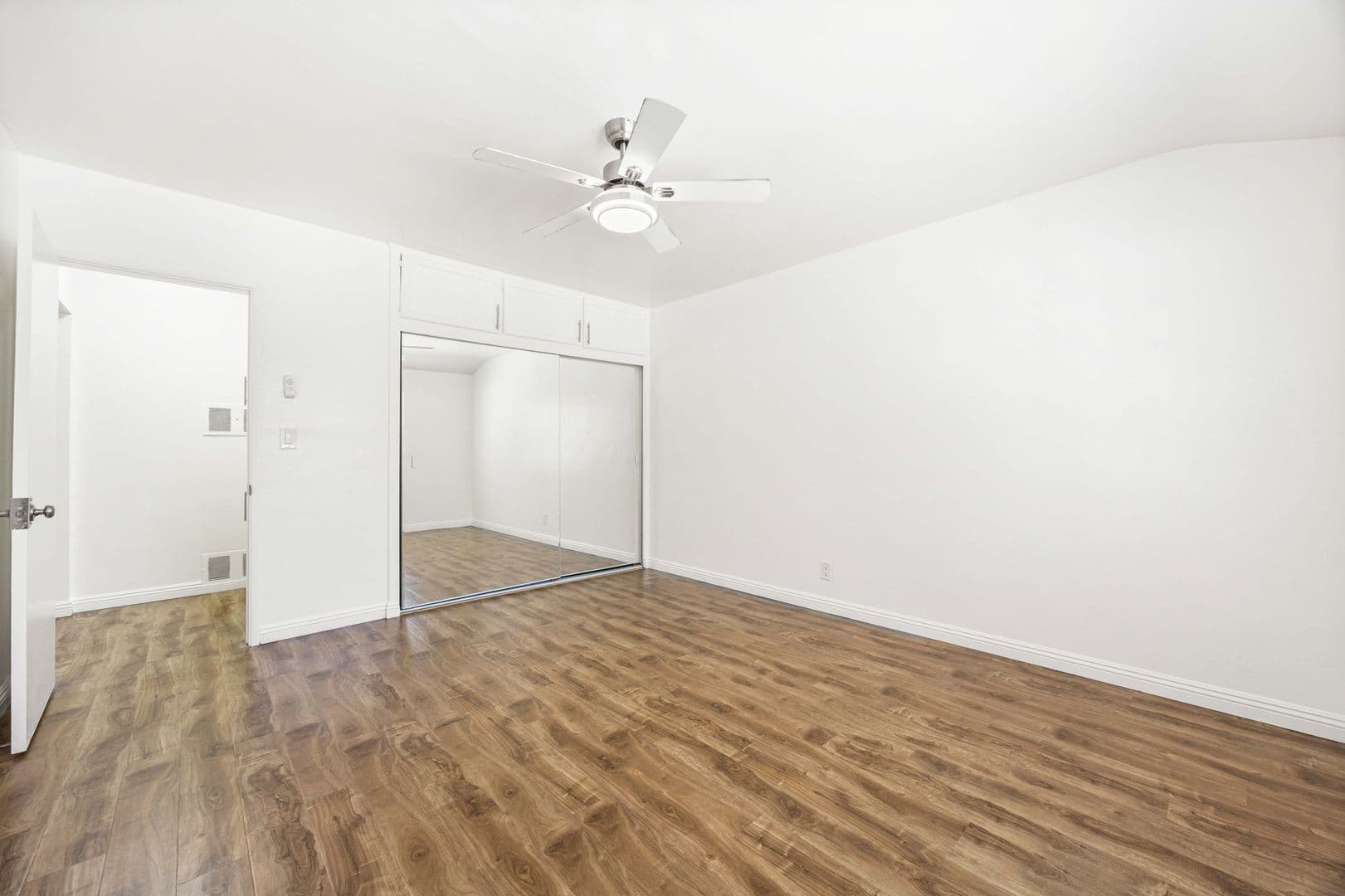 (39) Hollyview Apartments 13 of 14