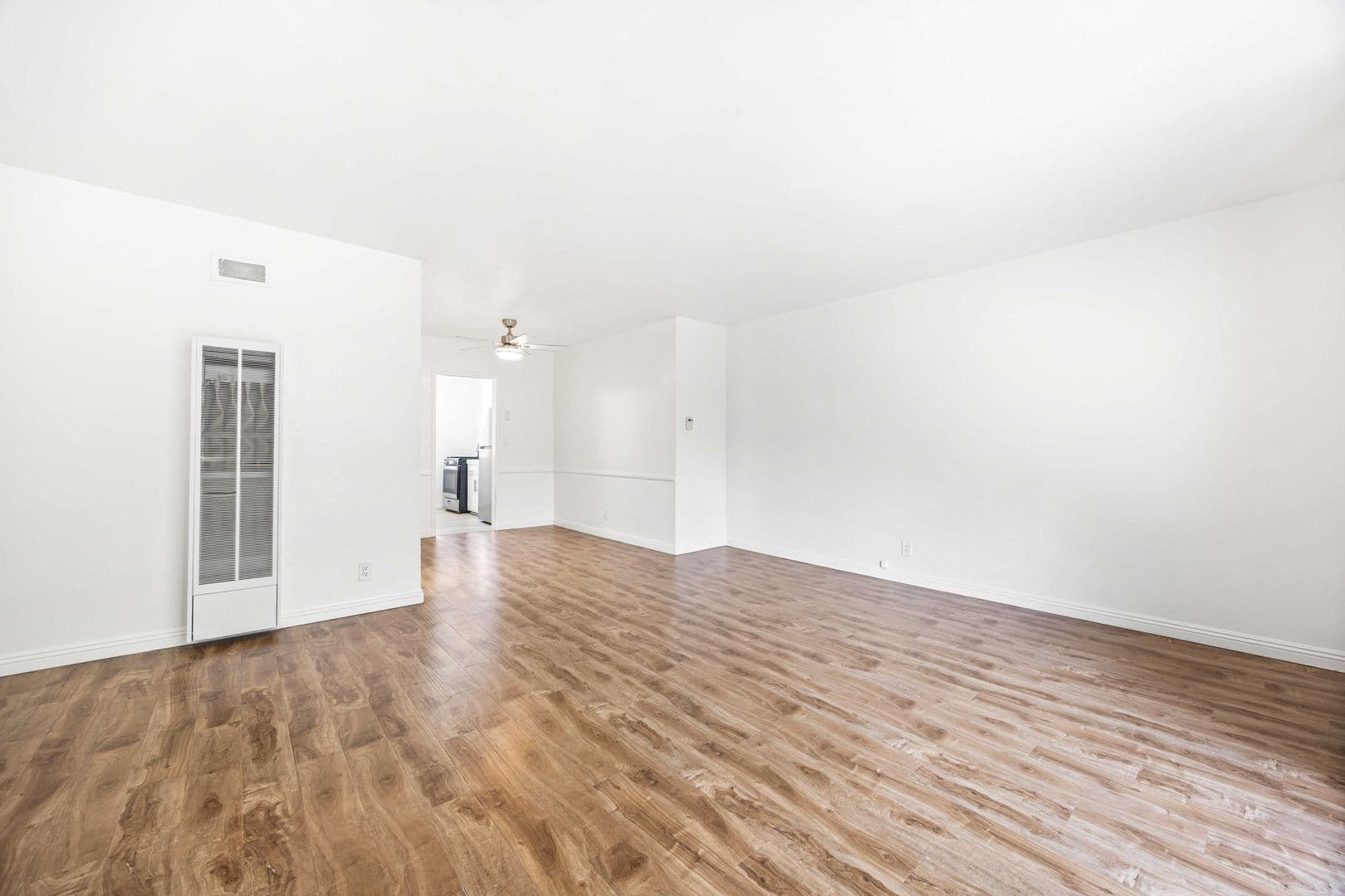 (39) Hollyview Apartments 5 of 14