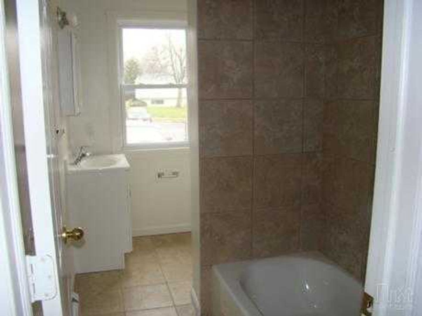 Spacious Renovated One Bedroom 856-783-8080 14 of 14