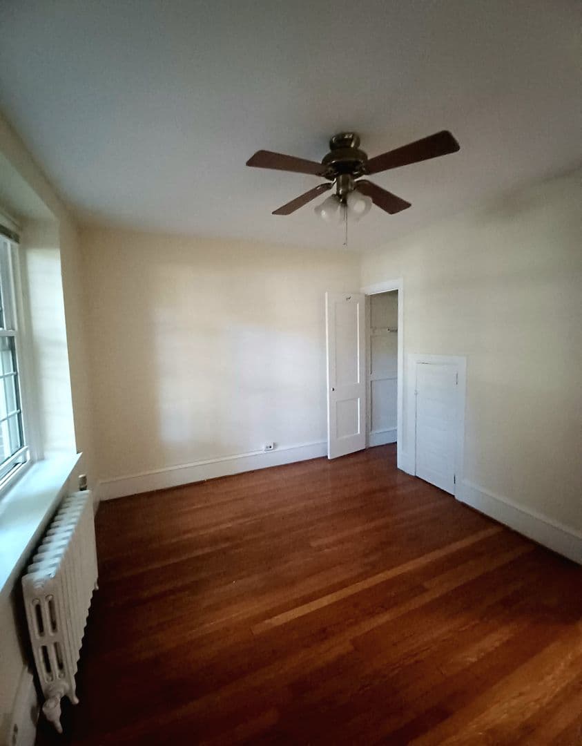 One Bedroom Renovated Suite Heat Included 6 of 8
