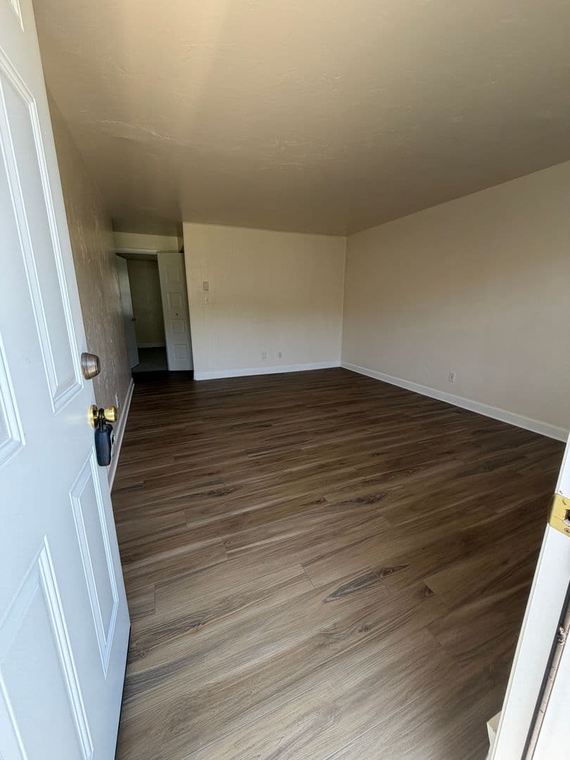 25 E Third Ave 1 of 12