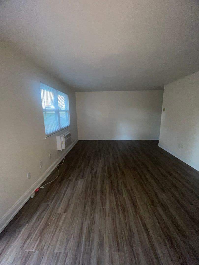 25 E Third Ave 4 of 9