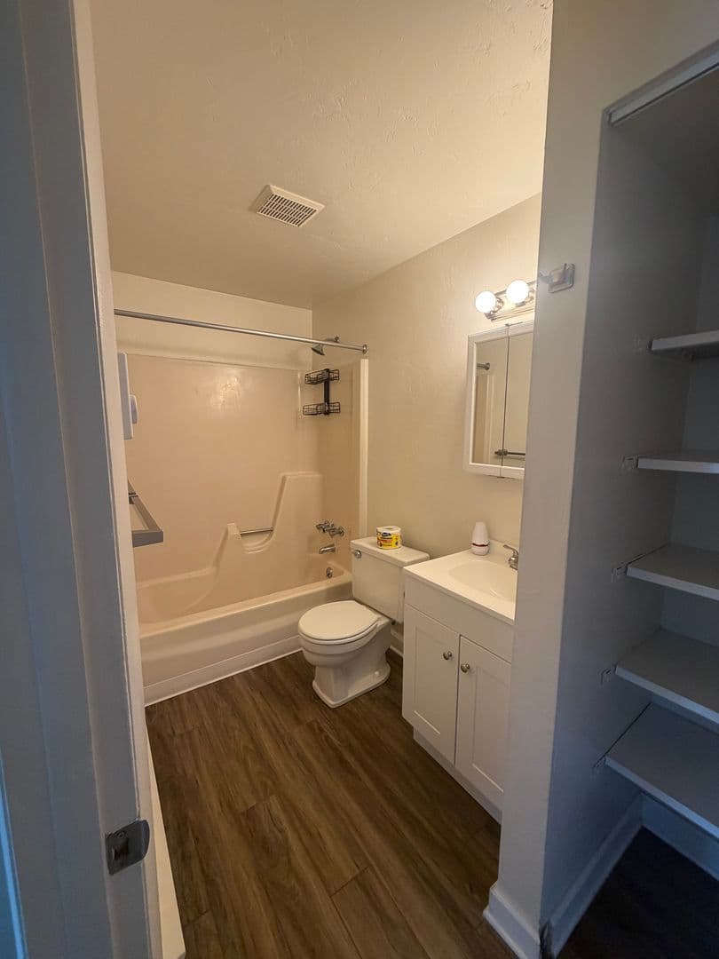 25 E Third Ave 8 of 12